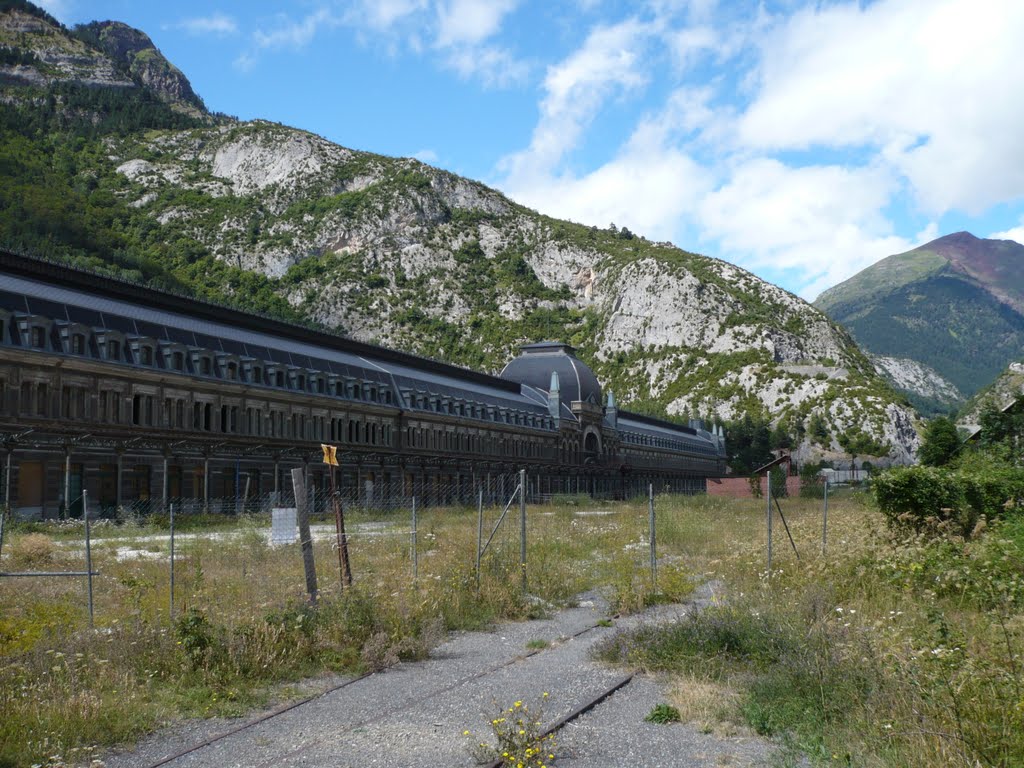 Canfranc estacion.agosto 2010 by ximo segura roca