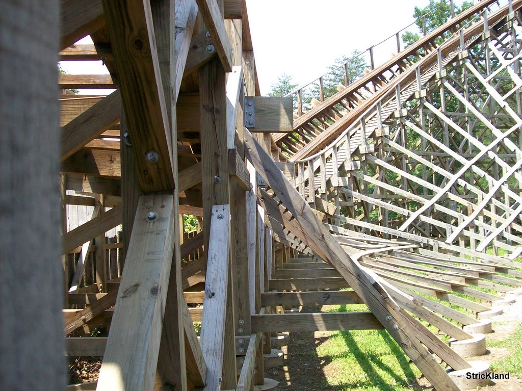 Roller coaster tracks Dollywood by iridethedragon2