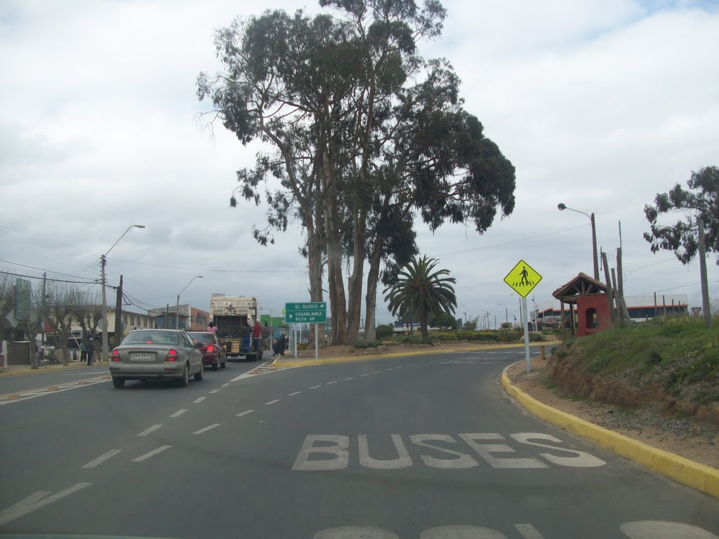 Al Quisco tomar pista derecha, a Santiago seguir hasta la Ruta 68. Algarrobo Chile V Región by Ignacio Paredes