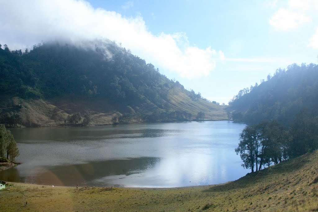 Ranu Kumbolo from Tanjakan Cinta by Rohmat Wahyudi