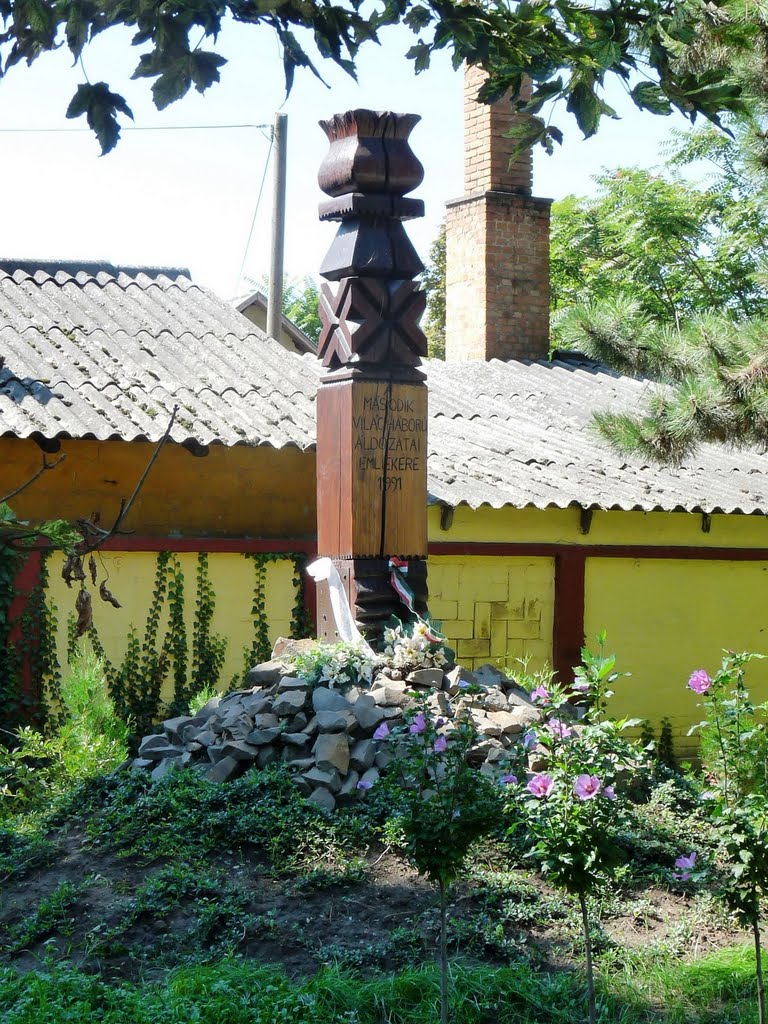 Tiszafüred, 2nd World War Monument by István Fekete