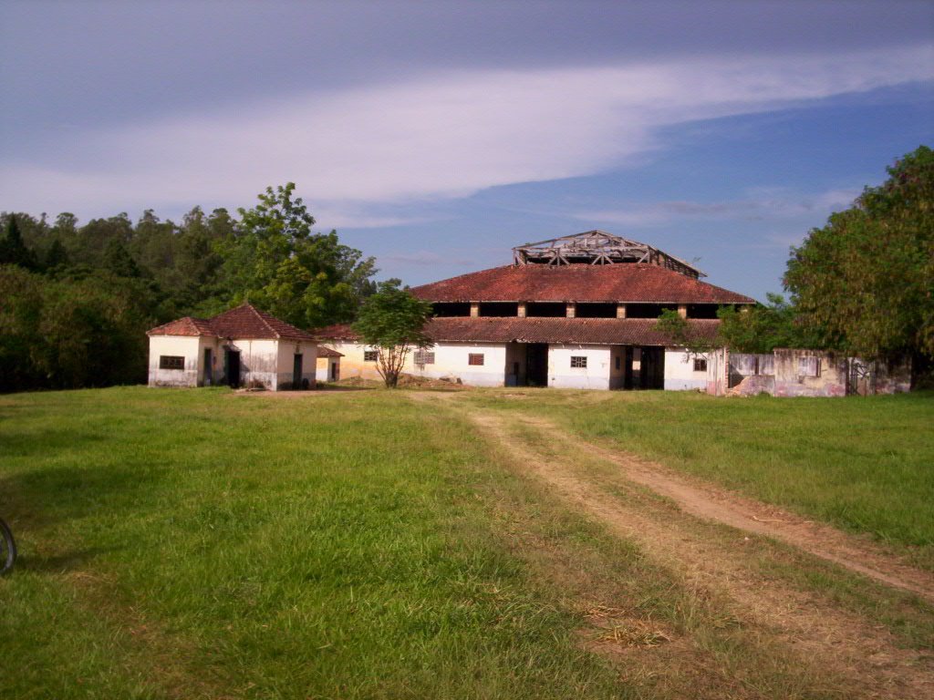 Antiga oficina mecânica da Fazenda Ipanema by fabiomike