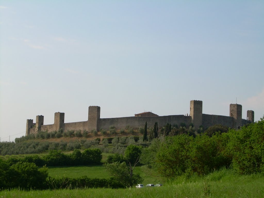 Monteriggioni - mura turrite by hiskander