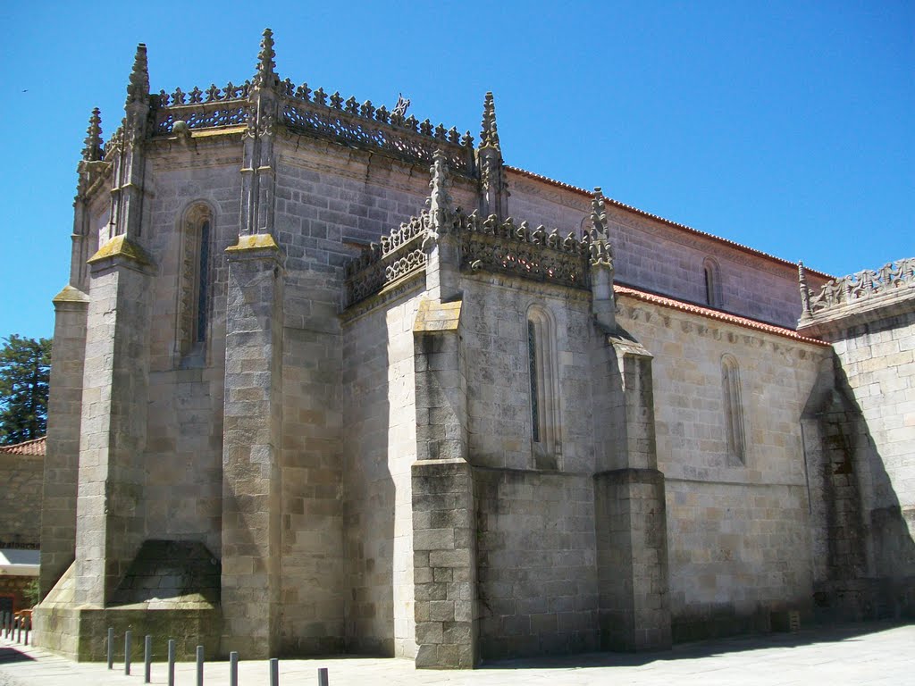 CAMINHA (Vista trazeira da Igreja Misericordia) by Fernanda Veloso