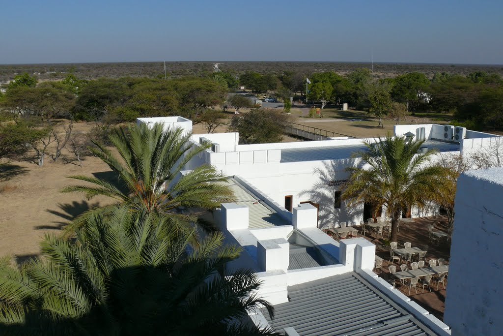 Fort Namutoni. Zicht over het kamp. by Jacques Lammerts