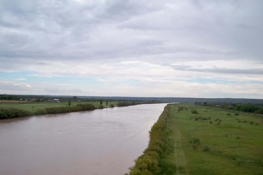 Río Grande During the Monsoon Season by ricraider