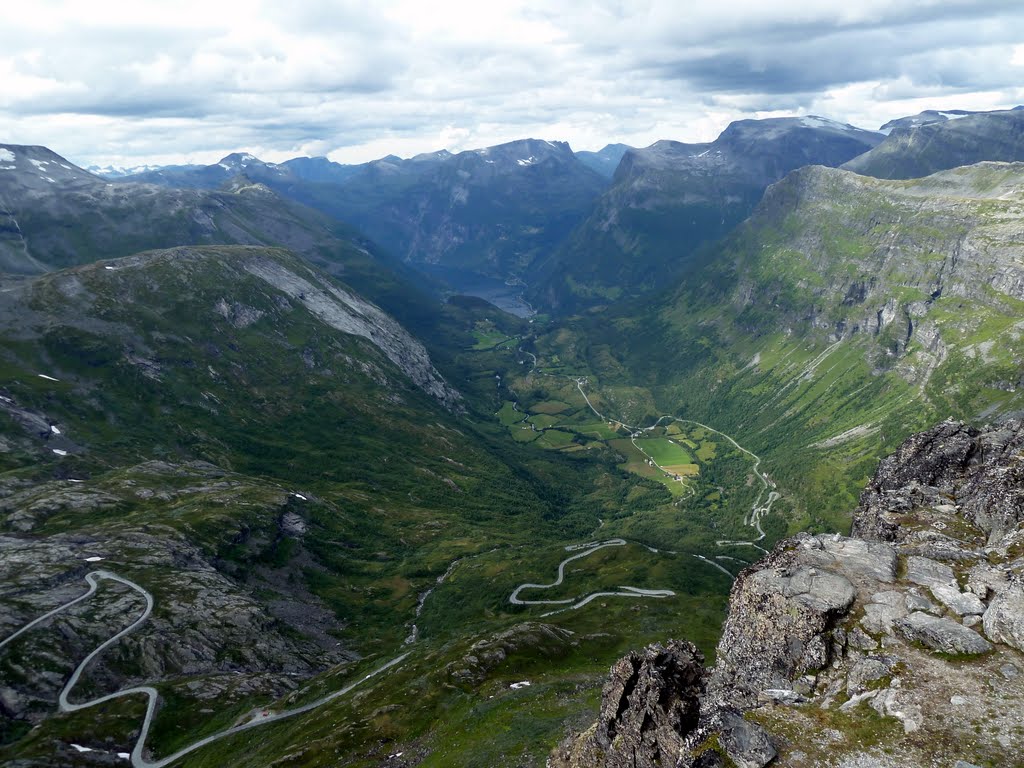 2010-08-05 - Geiranger - Blick vom Dalsnibba auf das Sommertal und den Fjord by Edgar El