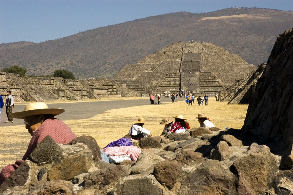 Piramide de la Luna by Mauricio Morales B