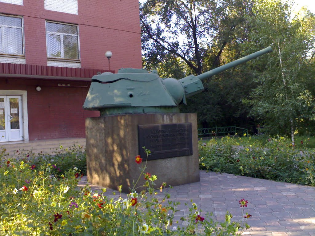 Памятник героям-танкистам - освободителям нашего города. (Monument to heroes-tankmen - to liberators of our city.) by UR3QMQ