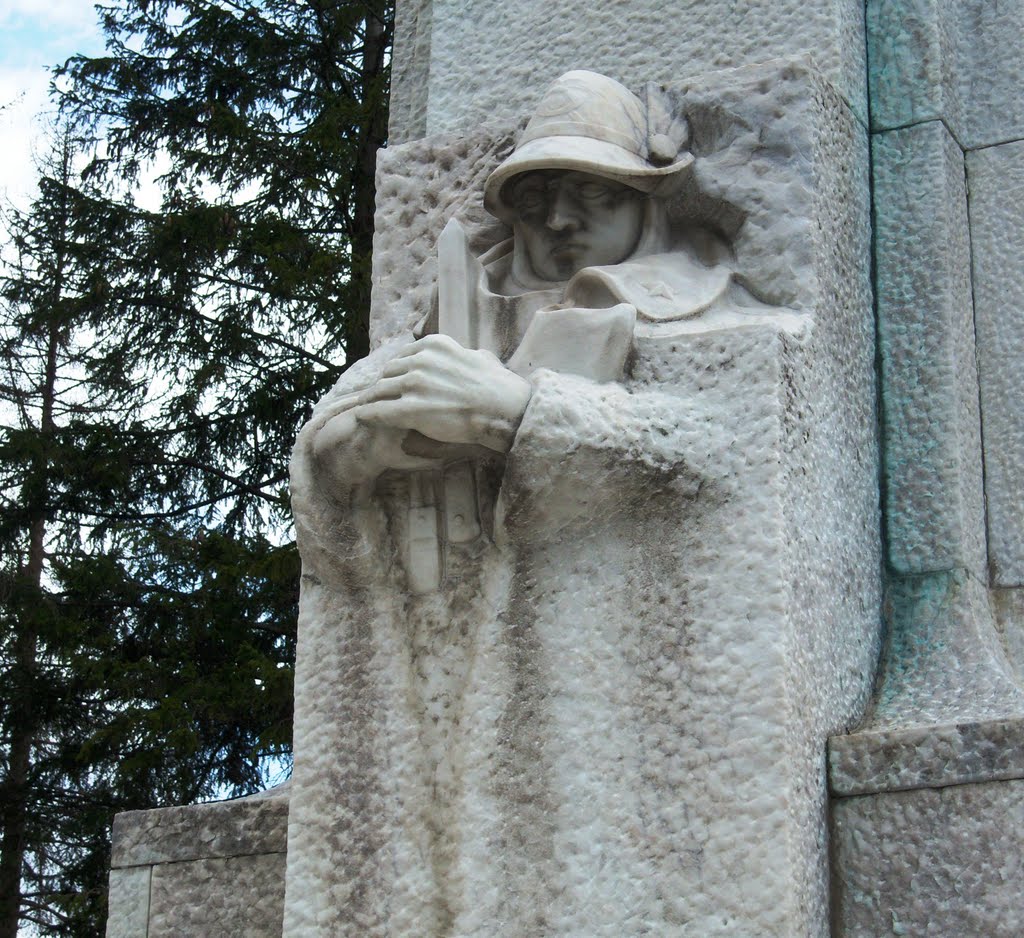 Cortina d'Ampezzo - Monumento all'alpino by franco baldissarutti