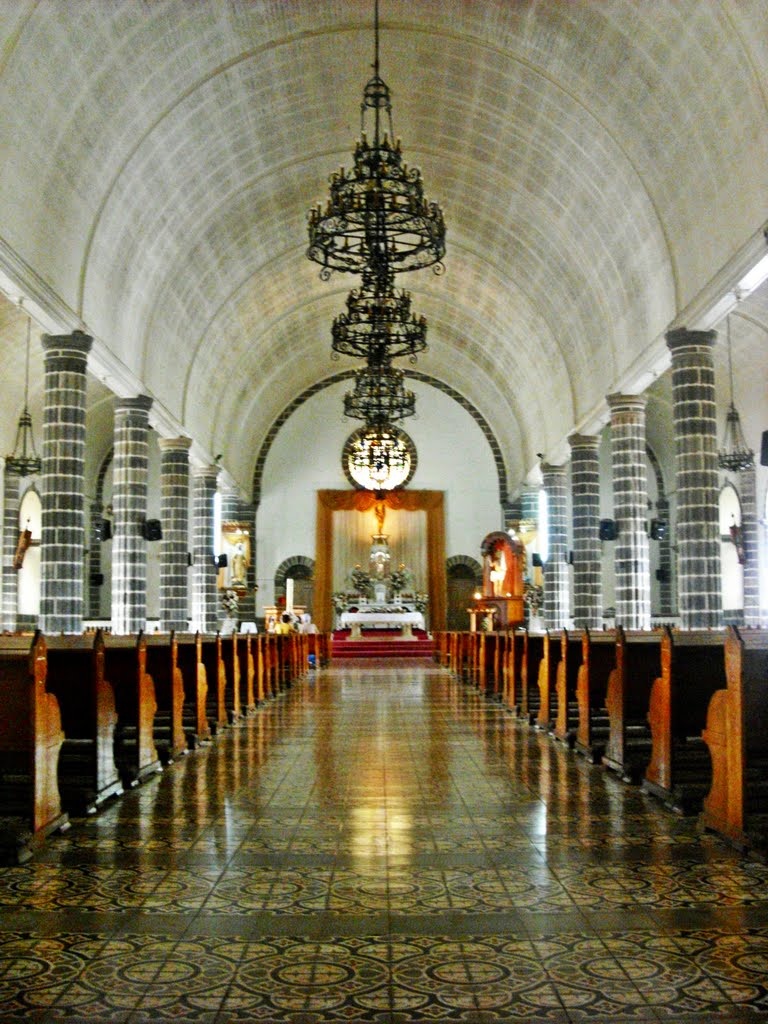 Interior de la Iglesia de Palmares by Juan Bustos