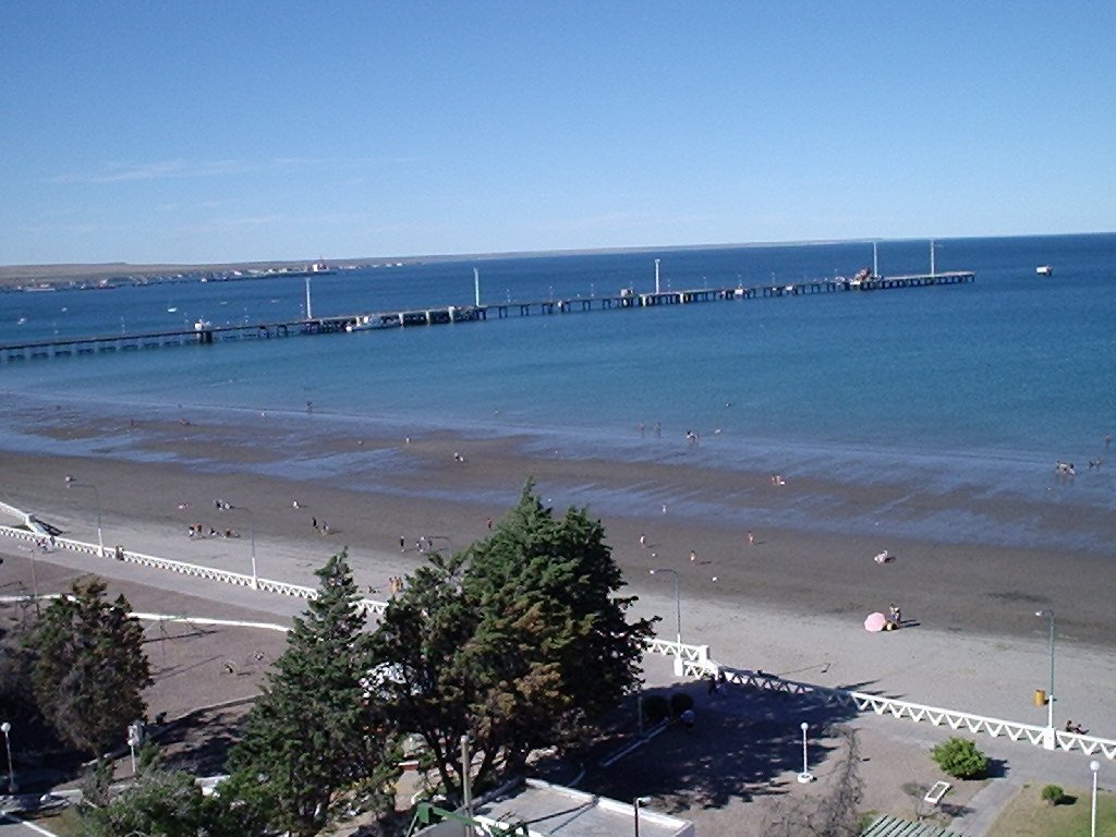 Vista del muelle de Puerto Madryn by canoso64