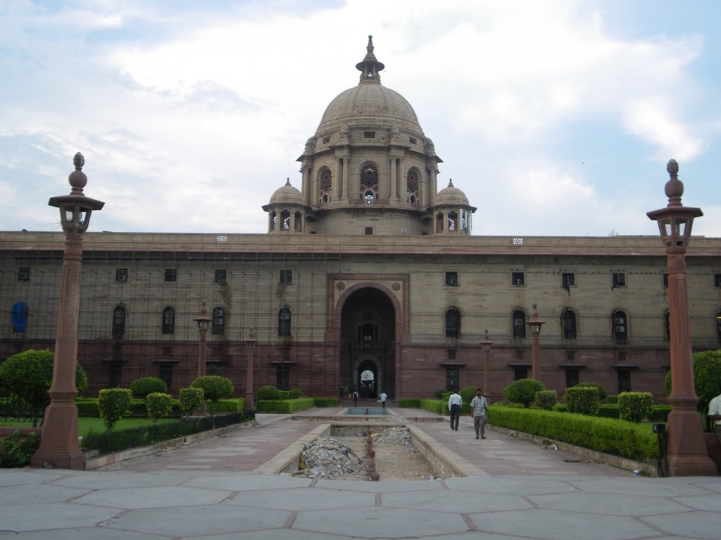 E Block, Central Secretariat, New Delhi, Delhi, India by andy3273