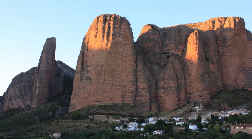 Mallos de Riglos by isabc