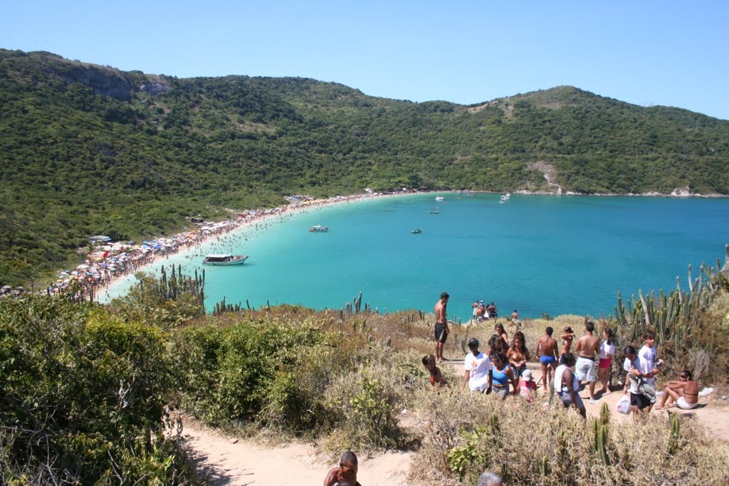 Vista da trilha da Praia do Forno ( Carnaval de 2010 ) by Fábio Kelim