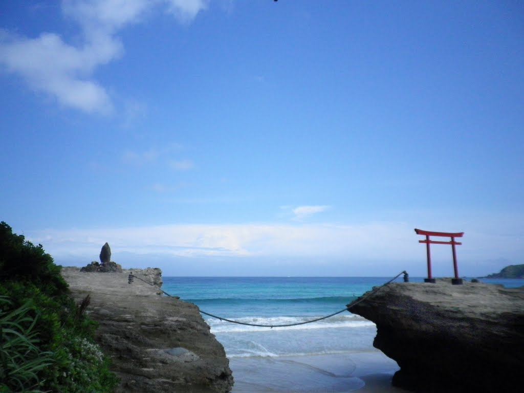 Sea coast of Izu Shirahama, JAPAN. by reikishikawa