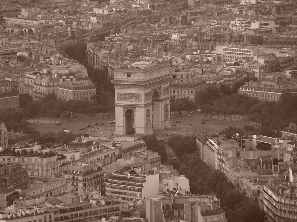 Arco del Triunfo desde Torre Eiffel by Marcelo Jorge