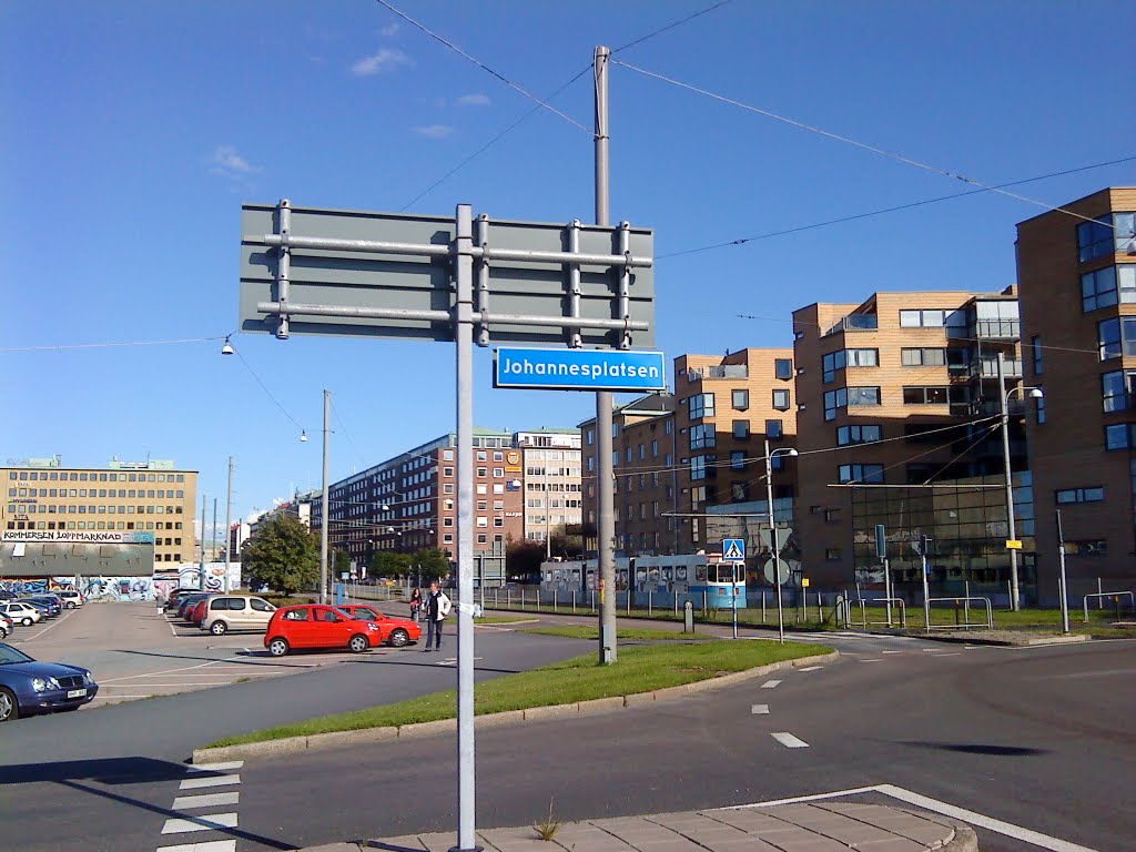 Johannesplatsen Roundabout by Barrie Sutcliffe