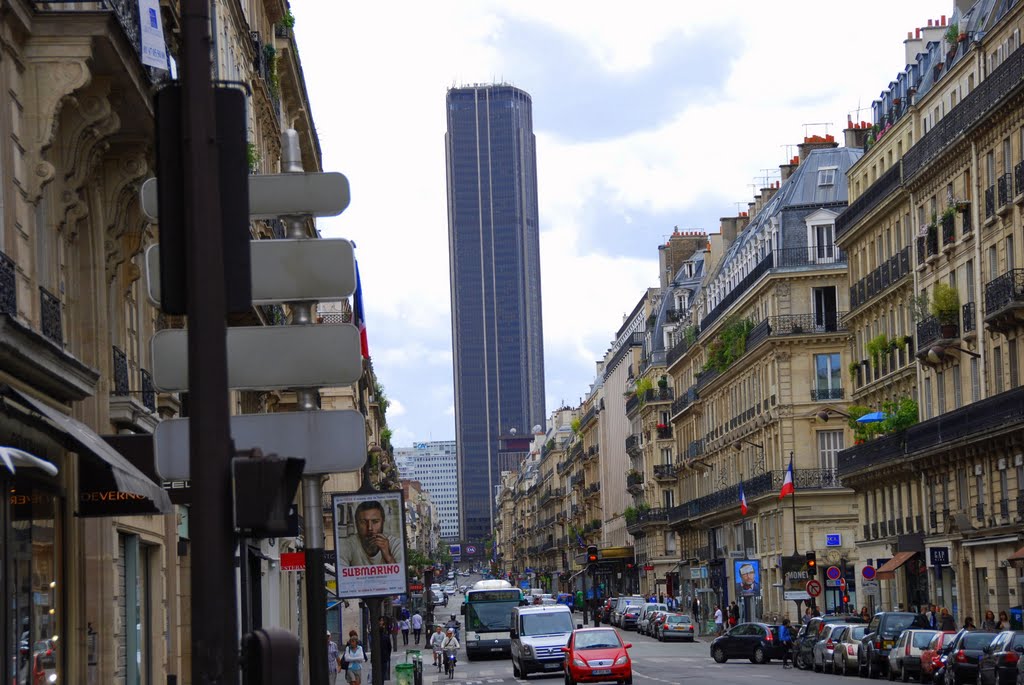 Rue de Rennes con la vista de la Torre de Montparnasse by Jorge_A.