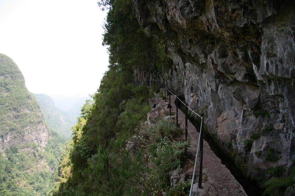 Levada Caldeirao Verde by ZiKlaus