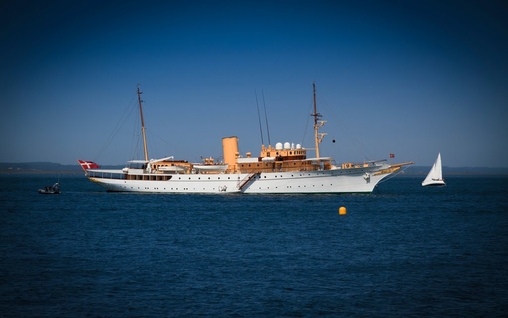 Yacht Royal Danois "Dannebrog" by Nicolas SAVIGNAT