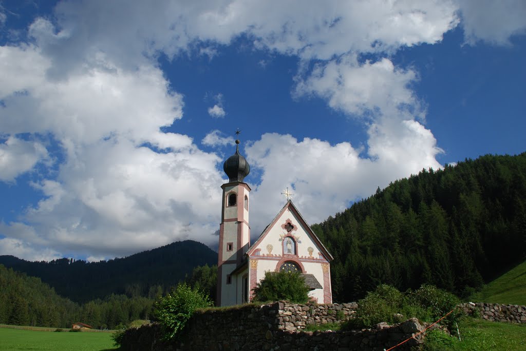 S. Maddalena in Val di Funes - Chiesetta di S. Giovanni Nepumoceno. by AFFER Marco