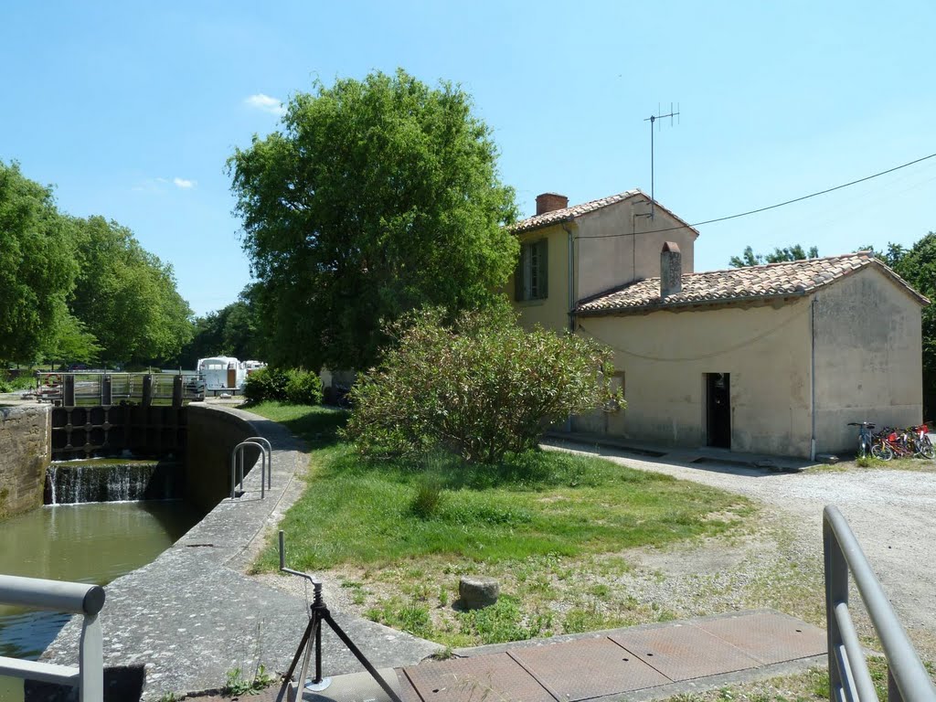 Canal du Midi, Ecluse No 11, Négra, base nautique de Locaboat (rs) by Rudi S