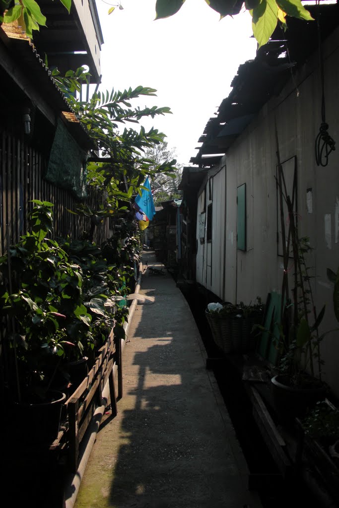 Amazing Thailand Thanon Ramkhamhaeng 21 Yeak 1 a neighbourhood behind the Khlong Saen Saeb by Holger Bauer