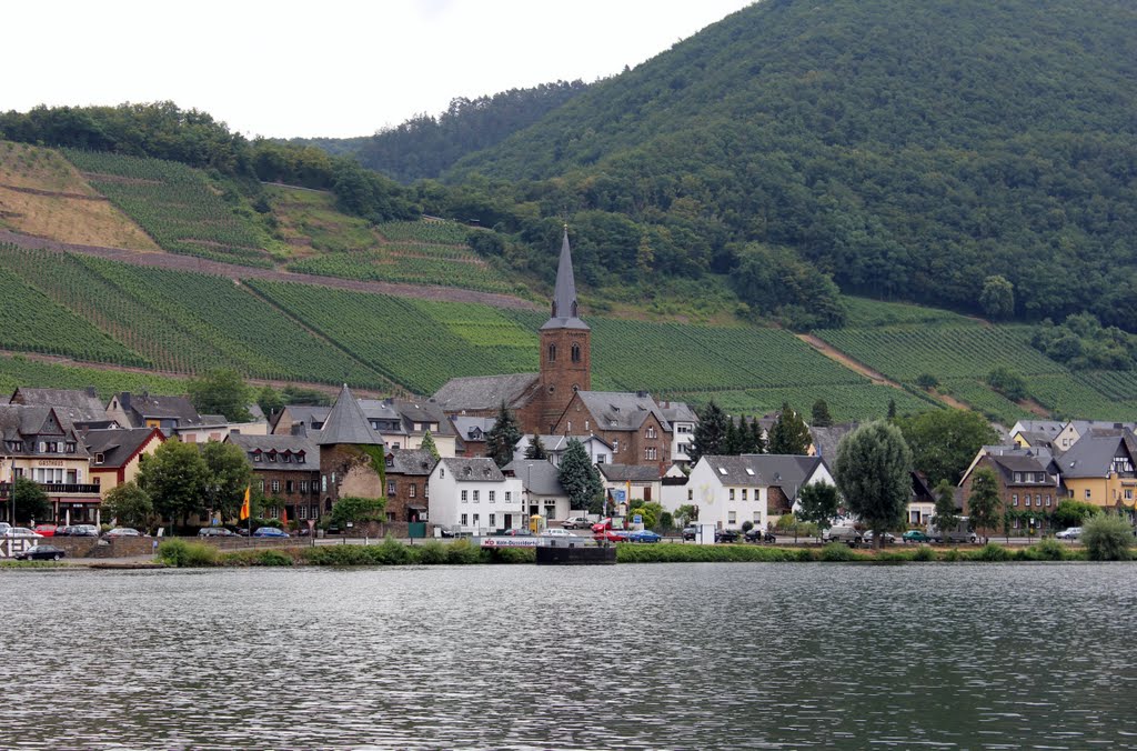 Alken mit Pfarrkirche by trolvag