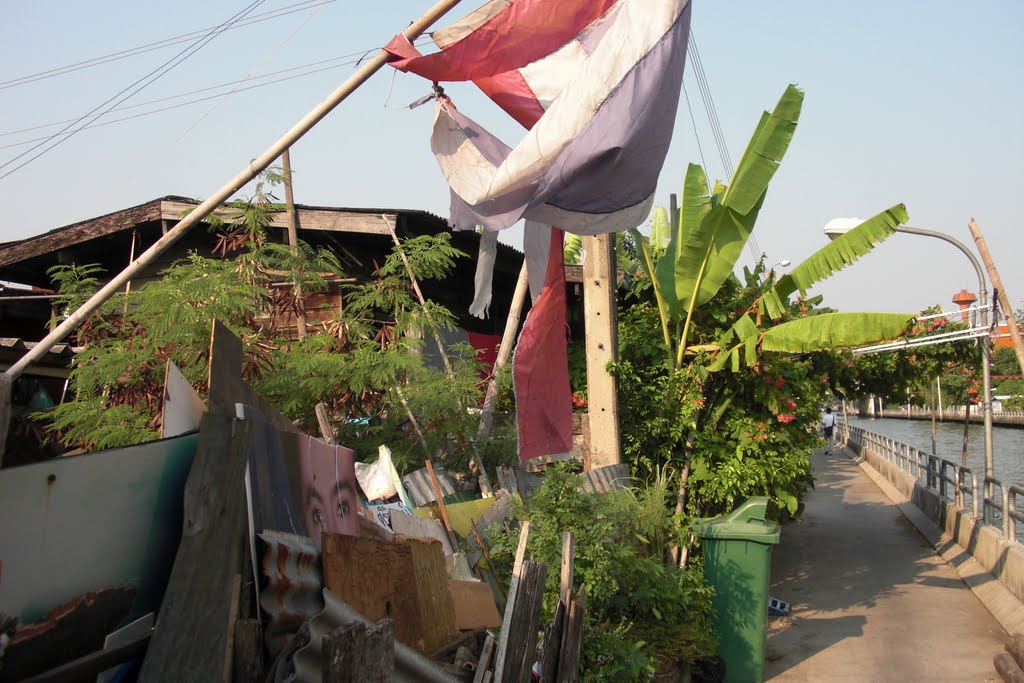 Amazing Thailand Strolling the sidewalk along Khlong Saen Saeb by Holger Bauer