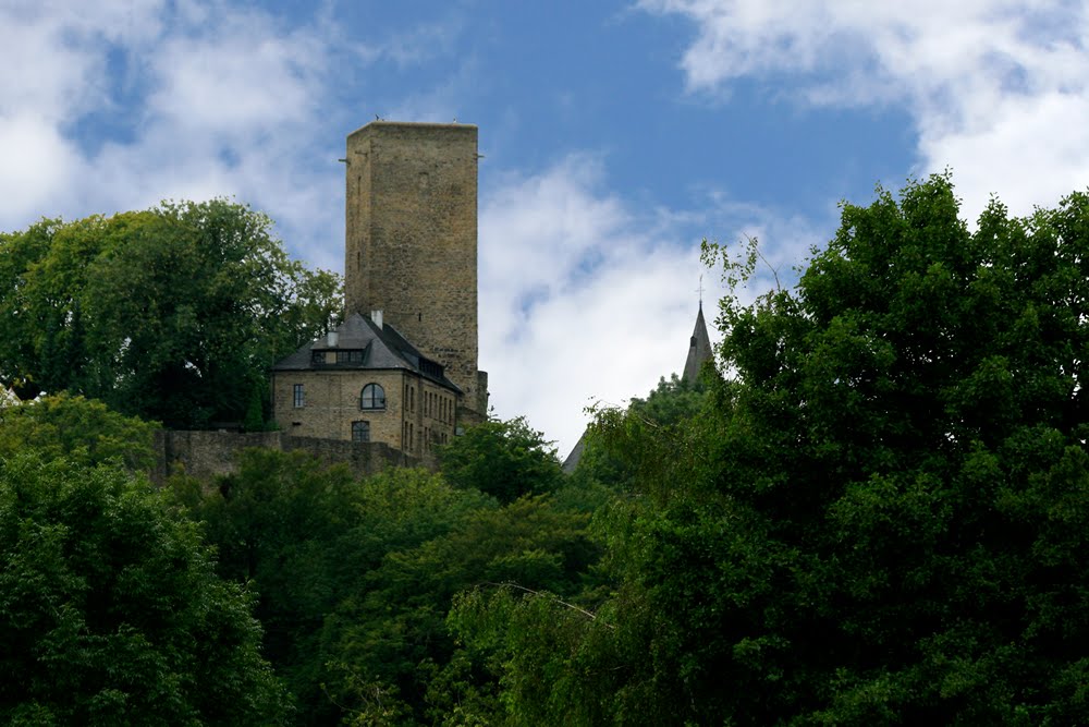 Wo ist das Burgfräulein von Blankenstein? by heideläufer