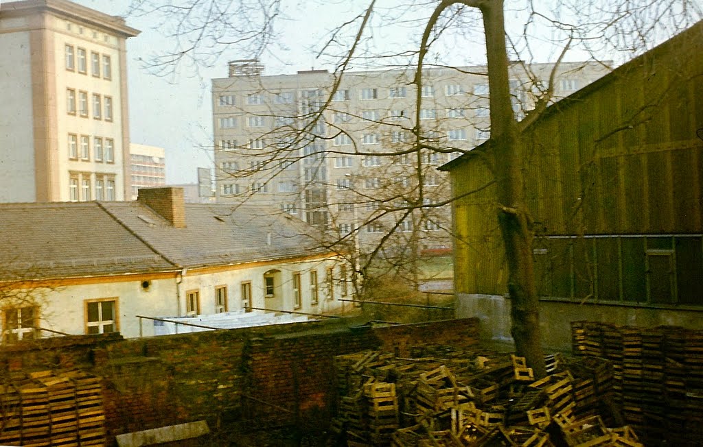 VEB Stadtbrauerei Leipzig (F.A. Ulrich) - geschlossen/abgerissen Anfang der 1990er - Blick Richtung Windmühlenstraße - um 1975 by Appaloosa_LE