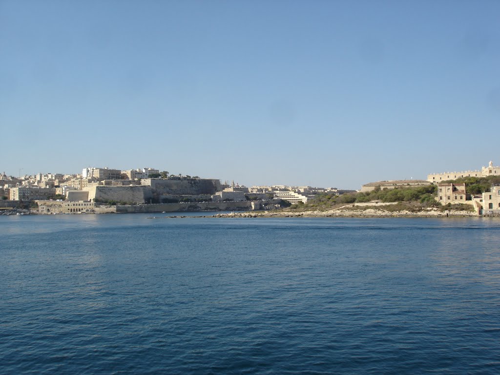 Valletta an Fort Manoel by don_manfredo