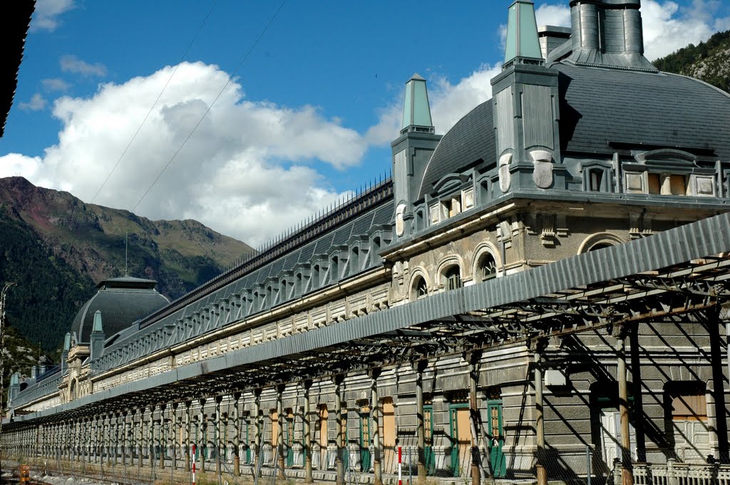 Estación de Canfranc (Huesca) by monzongil@gmail.com