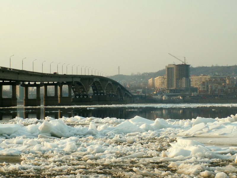 Ice jam of the Saratov bridge by Cockroach Spinner