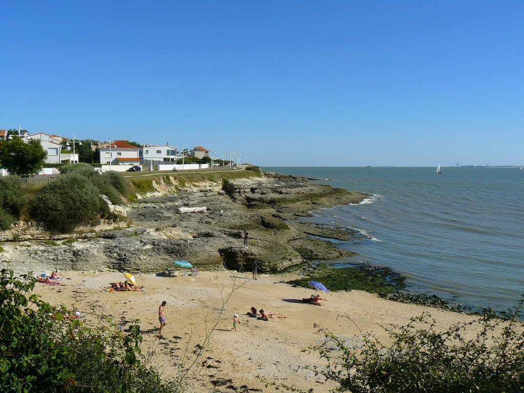 Vaux-sur-Mer Plage - 2010 by Mike Stuckey