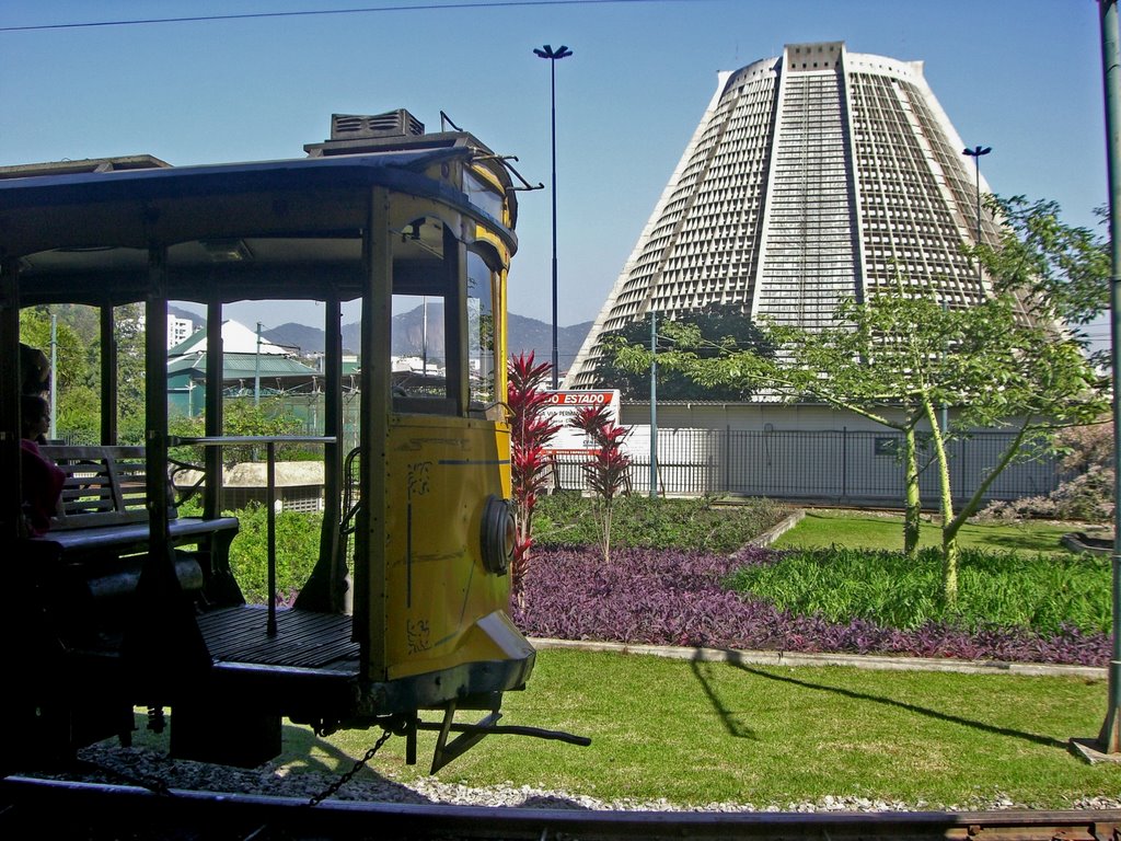 Catedral de Sao Sebastiao, Rio de Janeiro by Quasebart