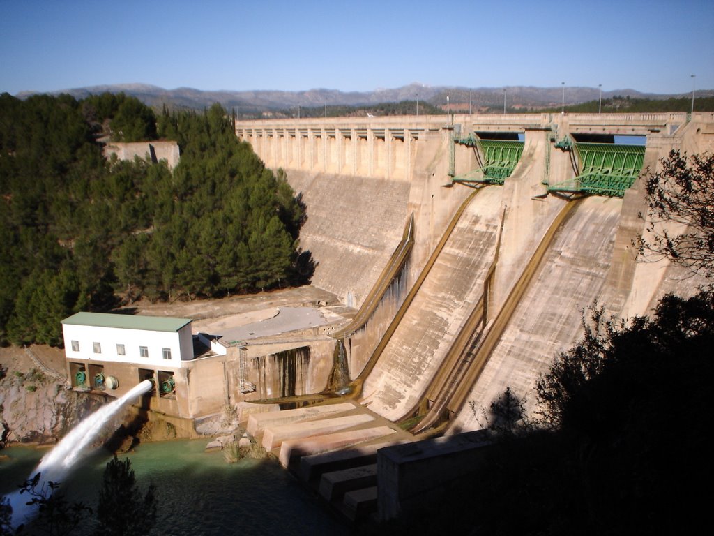 Presa del embalse del Sitjar by L.Garci