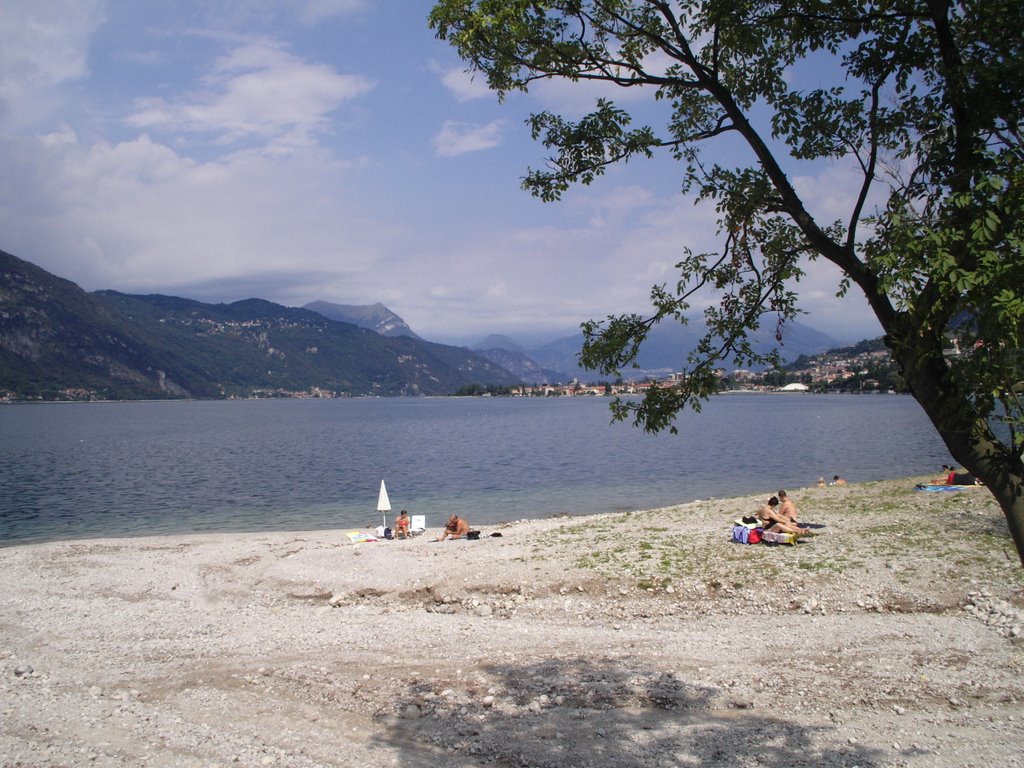 Abbadia Lariana Spiaggia del camping by massimo Silvestri