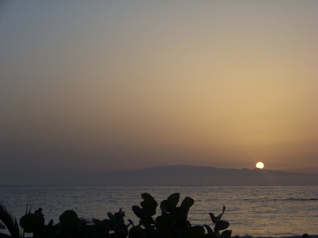 Fanebe beach , Sun going down behind La Gomera . by flyj529