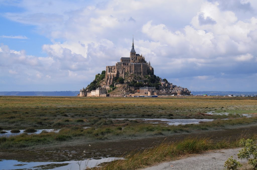 Le Mont-Saint-Michel by ANDREA TONON