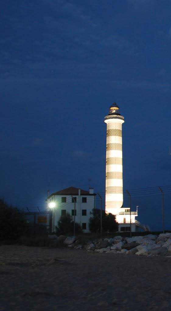 Cavallino. Lighting towers at night. Világító torny éjjel. by S.Laci