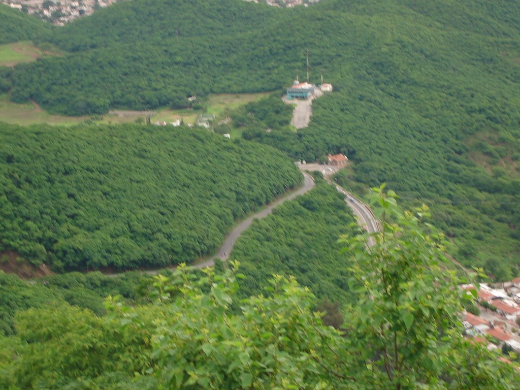 Ruta Nacional 9 desde el Cerro San Bernardo. by dariog