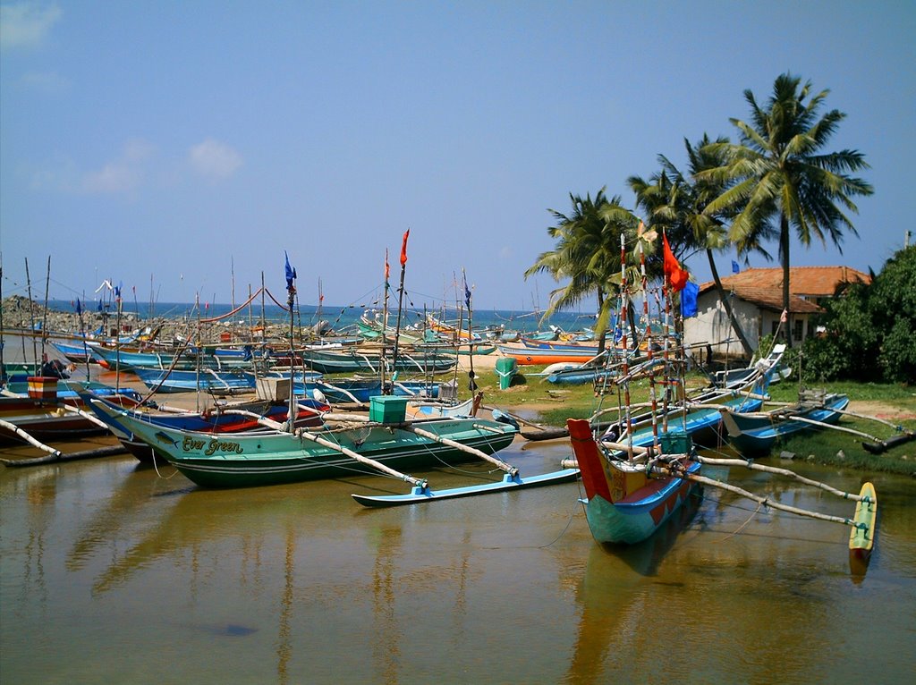 Fishing Port Dodanduwa - Sri Lanka by Martin Jendrichowski