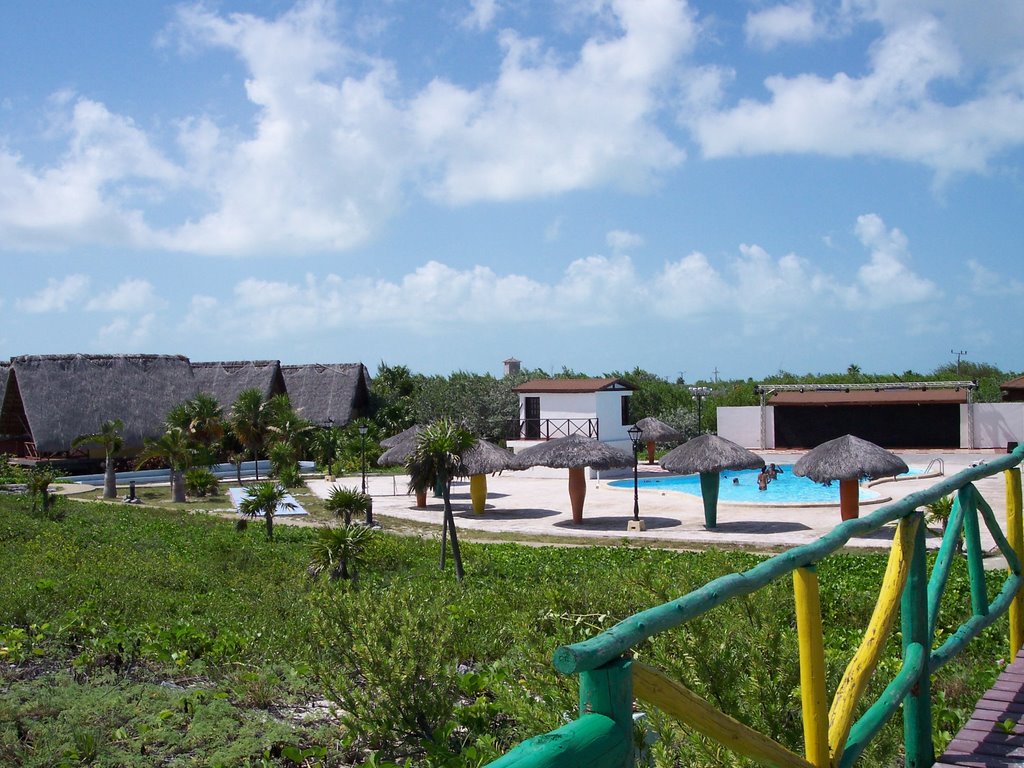 Lindamar hotel's swimming pool (Cayo Largo 2004) by Noemí GE