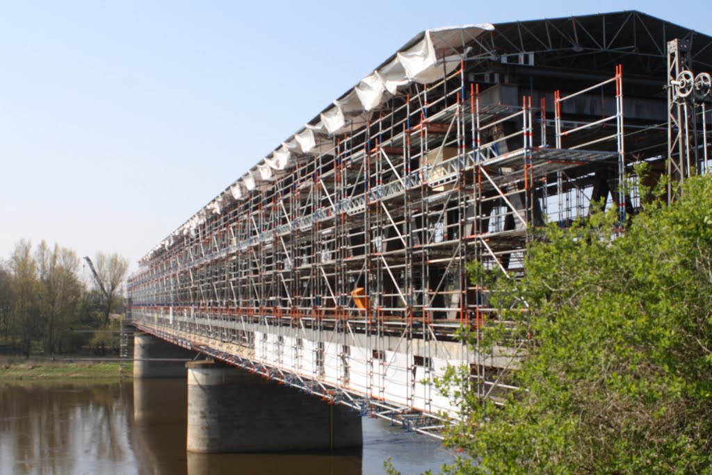 Die Eisenbahnbrücke bei Roßlau by G.Gutewort