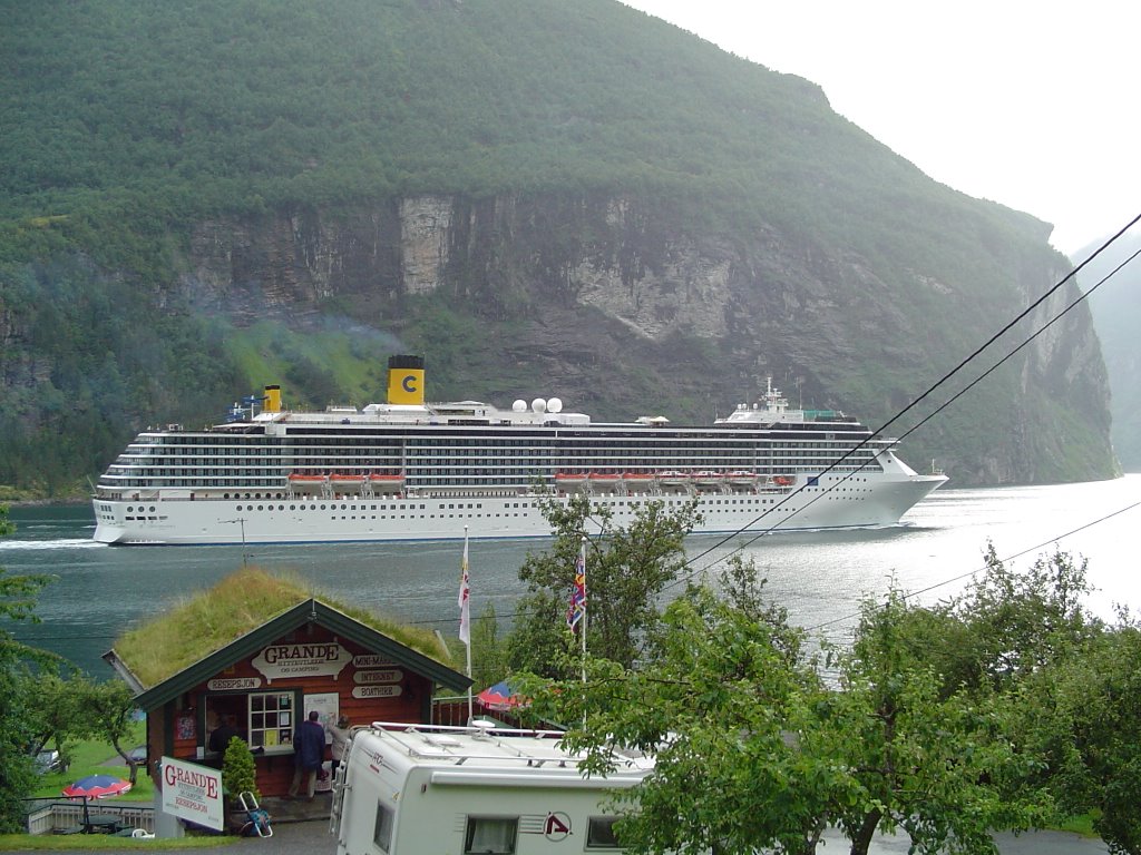 Geiranger, Norway by Lars  Larsen