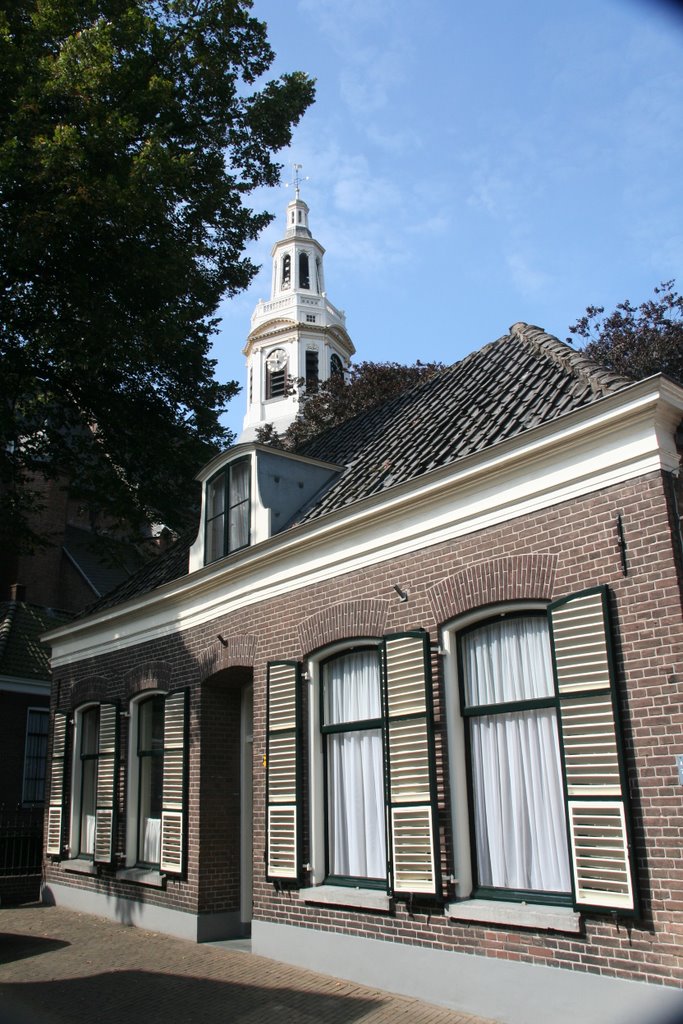 Zicht op de kerk vanuit de Kerkstraat, Nijkerk by Carl030nl