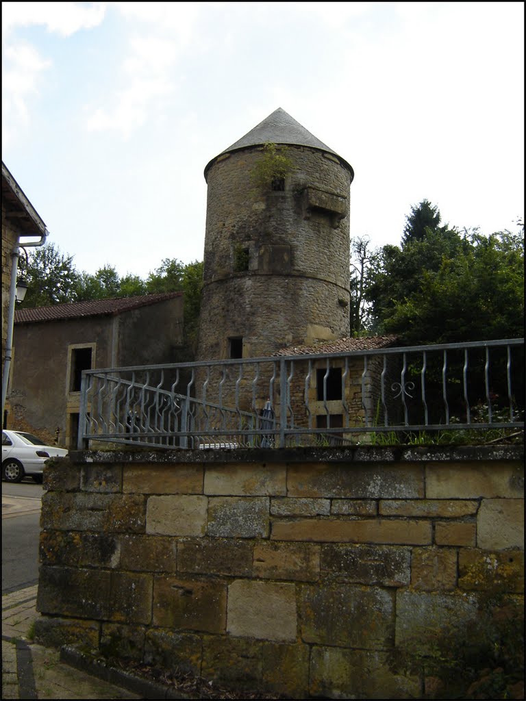 La tour de Saint-Pancré by GuillaumeWie