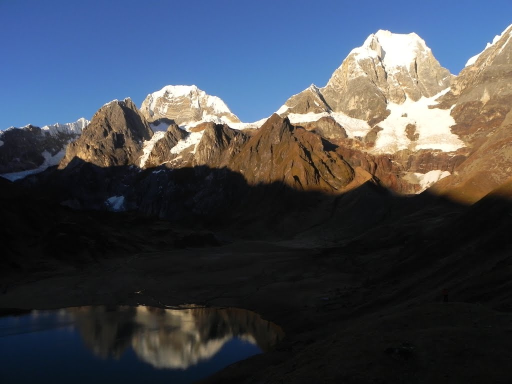 Siula Grande y Yerupajá Grande by mono andes